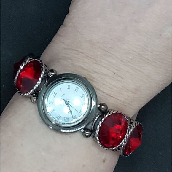 Strada Red Watch  - Picture 6 of 16